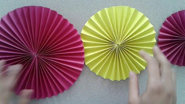 Cette astuce déco transforme du papier en superbes embellissements… Découvrez comment !