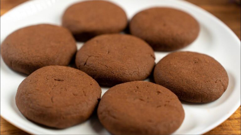 Cette simple recette transforme vos envies sucrées en cookies chocolat prêts en 5 minutes…