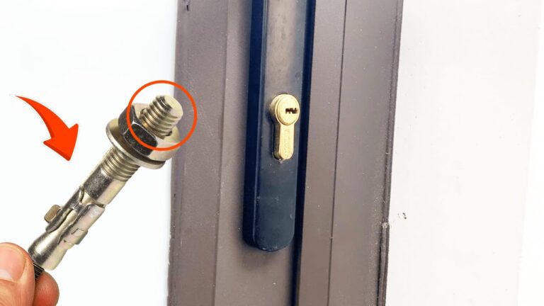 Découvrez 5 astuces pour ouvrir une porte d&rsquo;urgence sans clé facilement !