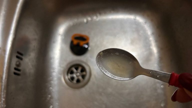 Parfumez votre lavabo : 1 goutte par soir pour faire disparaître les mauvaises odeurs