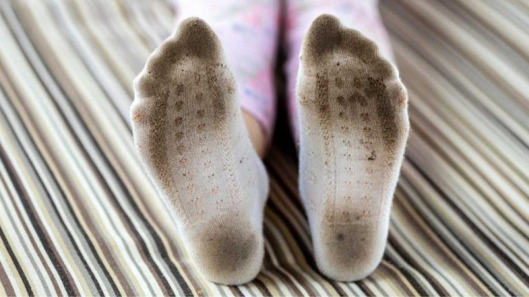 Éliminez les mauvaises odeurs de chaussettes avec ce remède naturel efficace