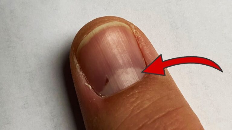 Découvrez 5 significations étonnantes du Halbmond sur vos ongles !