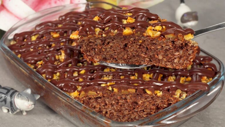 Prenez des flocons d’avoine, du cacao et des bananes et préparez ce dessert minceur sain ! Sans gluten, SANS sucre !